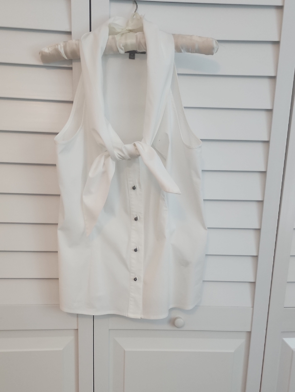 Adrienne Vittadini White Tie-Neck Sleeveless Blouse